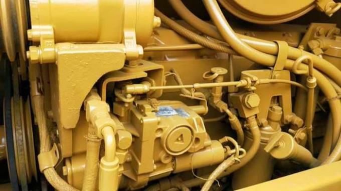 6.6L Deplasmanlı Caterpillar CS-583C İkinci El Yol Silindiri 2